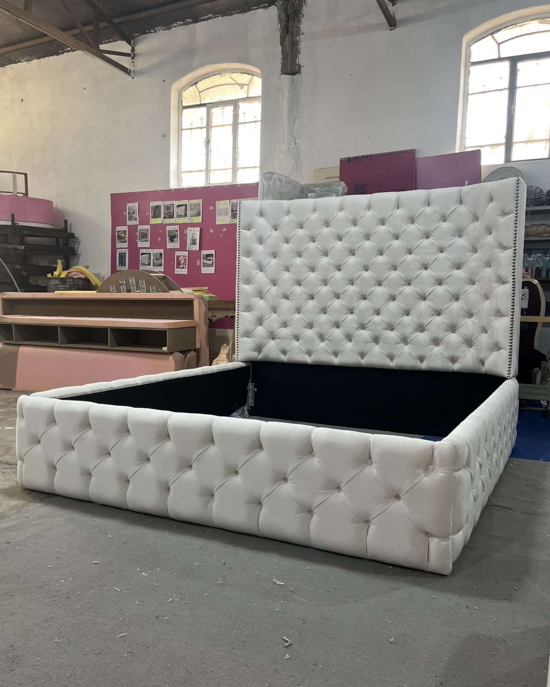 تختخواب تال چستر تاج گلمیخ